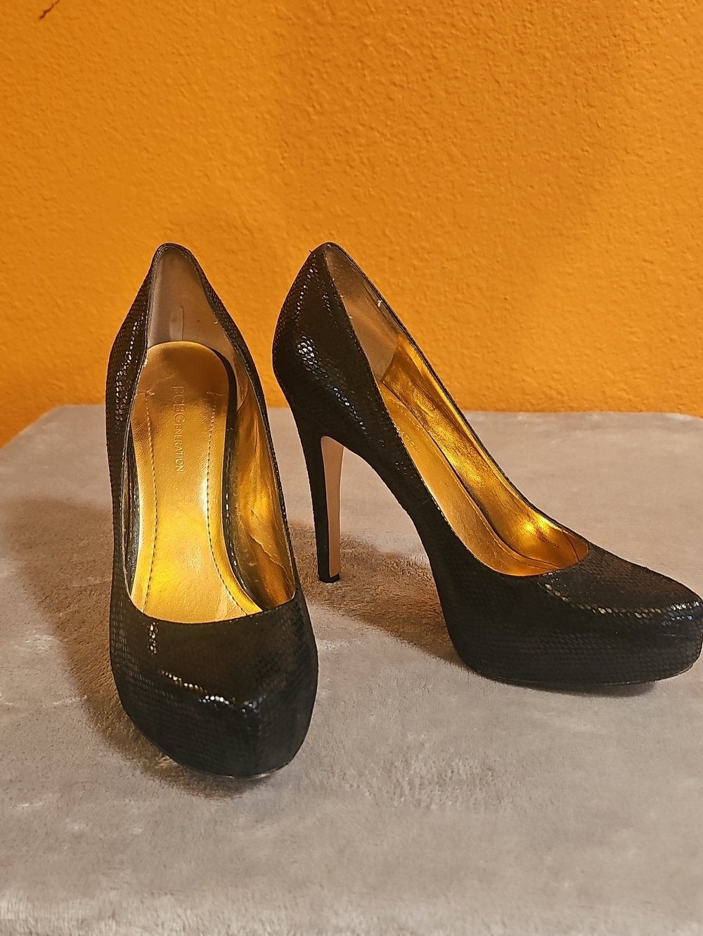 BCBG. Gorgeous Black Platform Stiletto Pumps - Leather, Snake Skin Shimmer 8.5